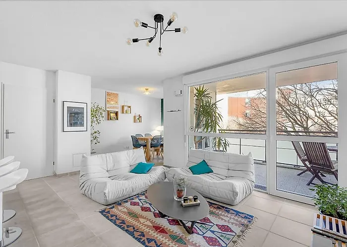 Beautiful And Spacious Apt At 19 Min From Downtown