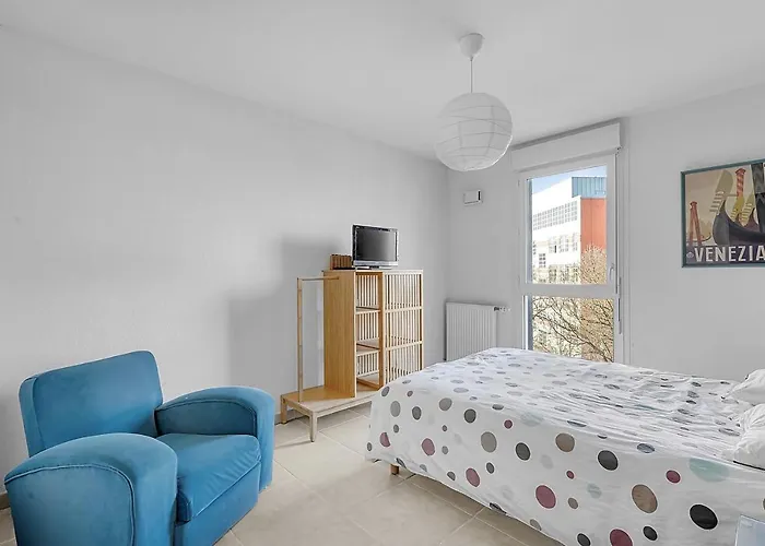 Beautiful And Spacious Apt At 19 Min From Downtown