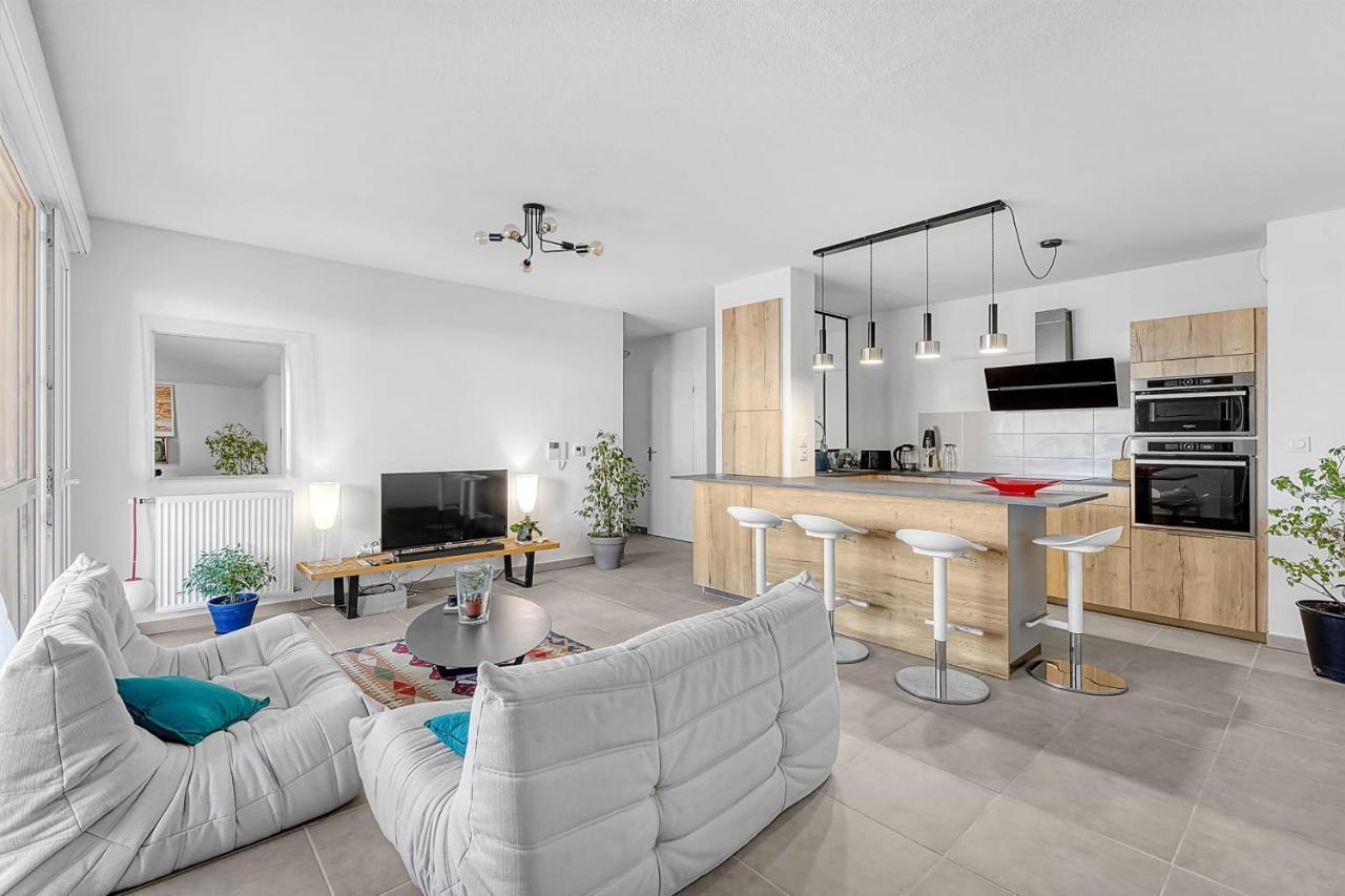 Beautiful And Spacious At 19 Min From Downtown *